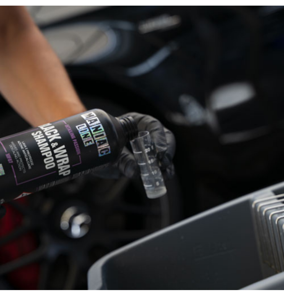 Black & Wrap Shampoo 500ml Maniac Line| rinnova plastiche auto 2in1 lava e protegge